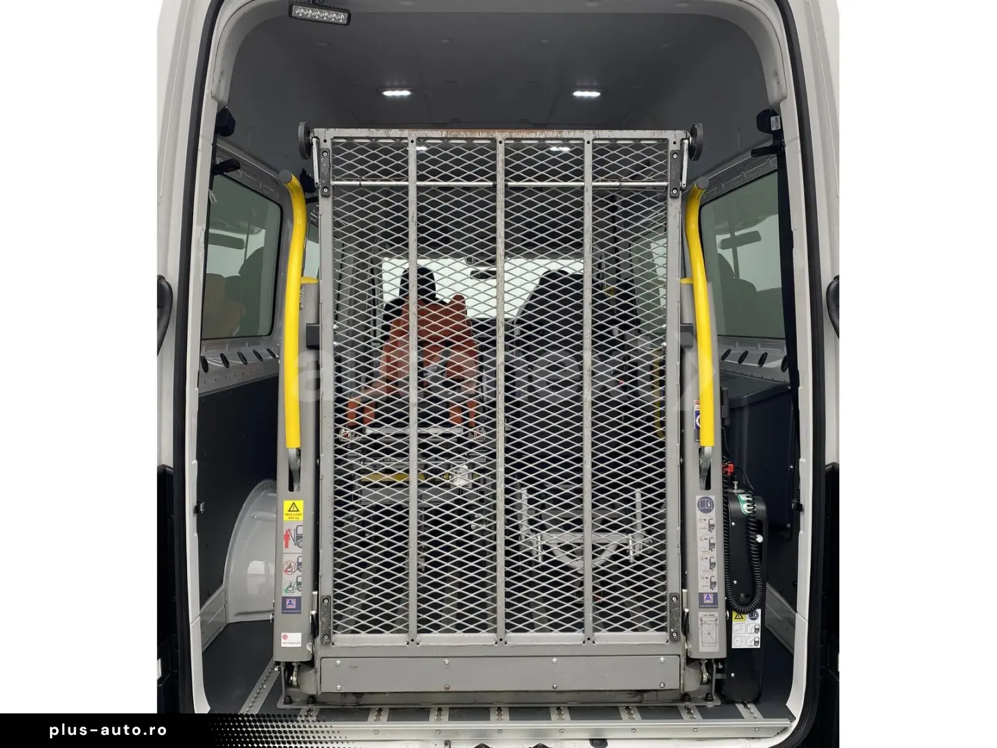 VW Crafter 35 Rollstuhl-Lift  Ambulanta