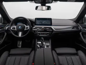 BMW 530e xD M Sport H K DAB HUD Individual 19Zoll