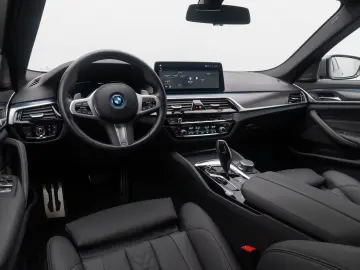 BMW 530e xD M Sport H K DAB HUD Individual 19Zoll