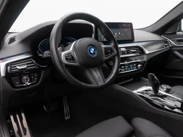 BMW 530e xD M Sport H K DAB HUD Individual 19Zoll