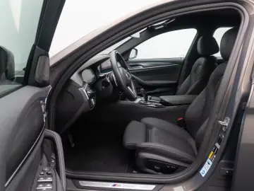 BMW 530e xD M Sport H K DAB HUD Individual 19Zoll