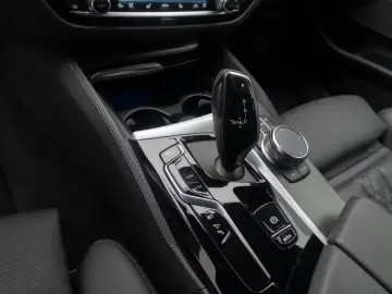 BMW 530e xD M Sport H K DAB HUD Individual 19Zoll