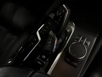 BMW M550i xDrive Limousine Standhzg AHK ACC 360 HUD