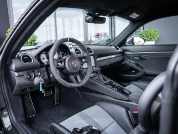 Porsche 718 GT4 RS