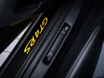 Porsche 718 GT4 RS