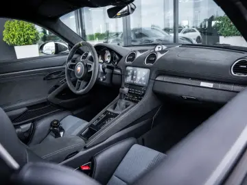 Porsche 718 GT4 RS
