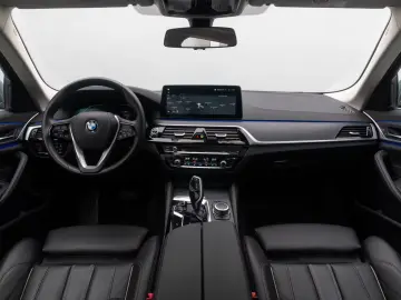 BMW 540i xD Luxury Line Panorama Kamera HUD 4xKlima