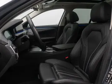 BMW 540i xD Luxury Line Panorama Kamera HUD 4xKlima