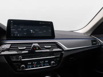 BMW 540i xD Luxury Line Panorama Kamera HUD 4xKlima