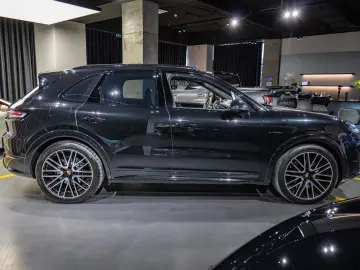 Porsche Cayenne TURBO E-HYBRID
