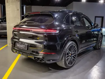 Porsche Cayenne TURBO E-HYBRID