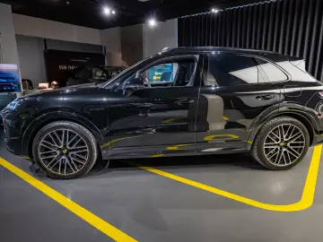 Porsche Cayenne TURBO E-HYBRID