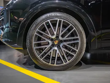 Porsche Cayenne TURBO E-HYBRID