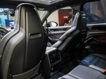 Porsche Cayenne TURBO E-HYBRID