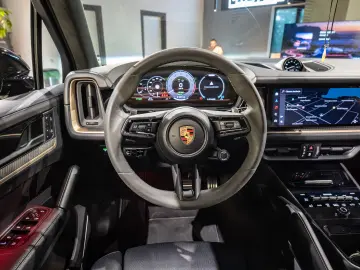 Porsche Cayenne TURBO E-HYBRID