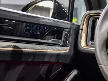Porsche Cayenne TURBO E-HYBRID