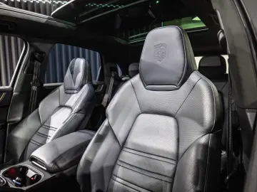 Porsche Cayenne TURBO E-HYBRID