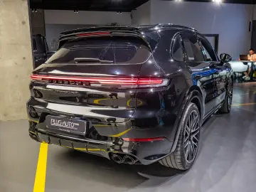 Porsche Cayenne TURBO E-HYBRID