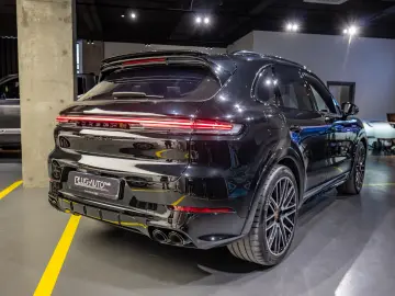 Porsche Cayenne TURBO E-HYBRID