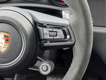 PORSCHE Macan GTS Sthzg Acc Pano PSCB Ahk Bose PASM