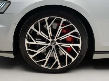 Audi A8L 60 TFSI e quattro – 2021