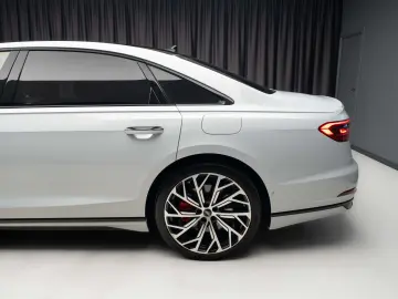 Audi A8L 60 TFSI e quattro – 2021