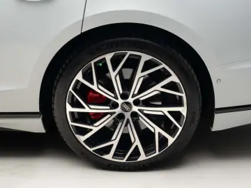 Audi A8L 60 TFSI e quattro – 2021