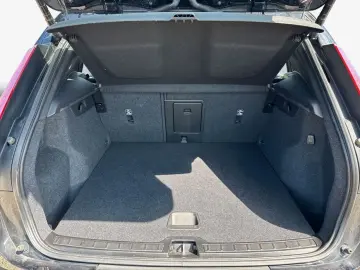 VOLVO XC40 T4 Recharge Plus-Dark DKG 360  Standh ACC B