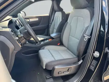 VOLVO XC40 T4 Recharge Plus-Dark DKG 360  Standh ACC B