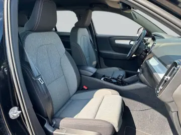 VOLVO XC40 T4 Recharge Plus-Dark DKG 360  Standh ACC B