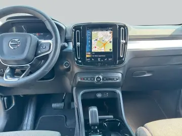 VOLVO XC40 T4 Recharge Plus-Dark DKG 360  Standh ACC B