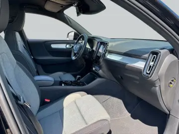 VOLVO XC40 T4 Recharge Plus-Dark DKG 360  Standh ACC B