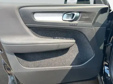 VOLVO XC40 T4 Recharge Plus-Dark DKG 360  Standh ACC B