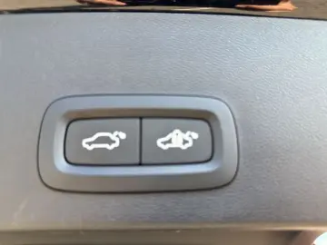 VOLVO XC40 T4 Recharge Plus-Dark DKG 360  Standh ACC B