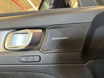 VOLVO XC40 T4 Recharge Plus-Dark DKG 360  Standh ACC B