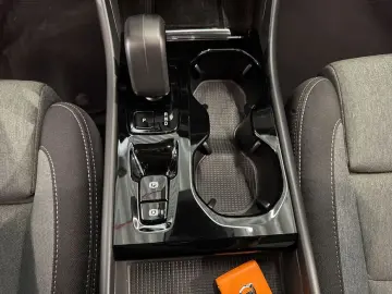 VOLVO XC40 T4 Recharge Plus-Dark DKG 360  Standh ACC B