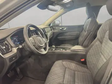 VOLVO XC60 B5 AWD Core Aut Park- Winter-Paket 19&apo…