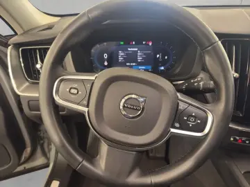 VOLVO XC60 B5 AWD Core Aut Park- Winter-Paket 19&apo…