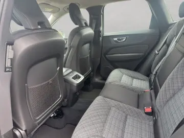 VOLVO XC60 B5 AWD Core Aut Park- Winter-Paket 19&apo…