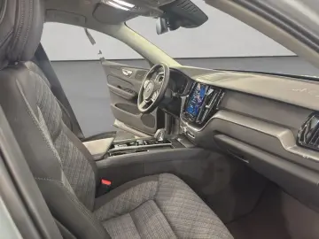VOLVO XC60 B5 AWD Core Aut Park- Winter-Paket 19&apo…