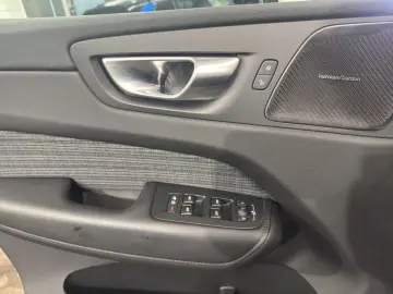 VOLVO XC60 B5 AWD Core Aut Licht-Paket H&K Kamera PDCv