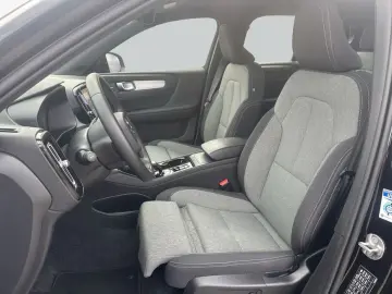 VOLVO XC40 B3 Plus Black-Edition DKG Park- Winter- Sit