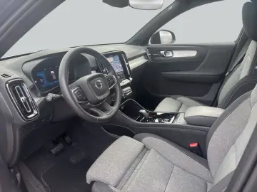 VOLVO XC40 B3 Plus Black-Edition DKG Park- Winter- Sit