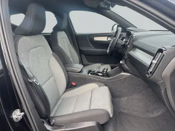 VOLVO XC40 B3 Plus Black-Edition DKG Park- Winter- Sit