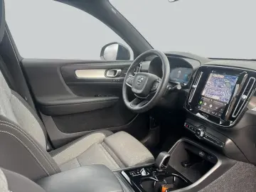 VOLVO XC40 B3 Plus Black-Edition DKG Park- Winter- Sit