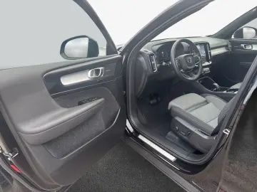 VOLVO XC40 B3 Plus Black-Edition DKG Park- Winter- Sit