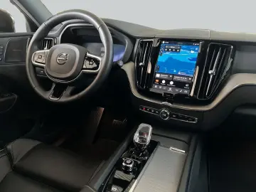 VOLVO XC60 B5 AWD Plus Black-Edition PilotAssist 360