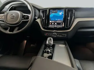 VOLVO XC60 B5 AWD Plus Black-Edition PilotAssist 360