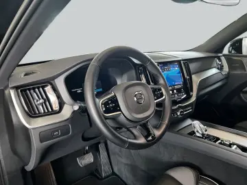 VOLVO XC60 B5 AWD Plus Black-Edition PilotAssist 360