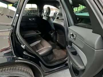 VOLVO XC60 B5 AWD Plus Black-Edition PilotAssist 360